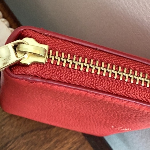 Fossil Vibrant Red cow hide Leather zip around Wristlet/wallet - Picture 12 of 16